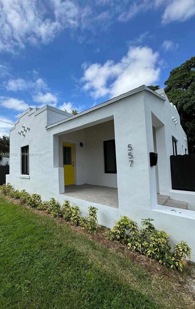 Photo - 557 NW 44th St