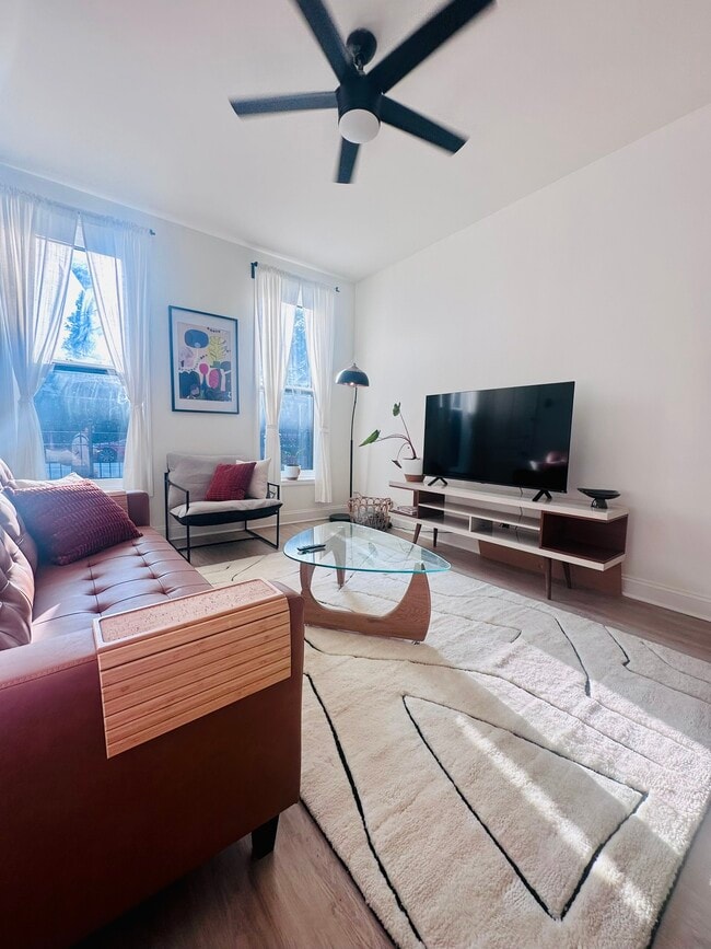 Photo - 2014 N Oakley Ave Unidad 1