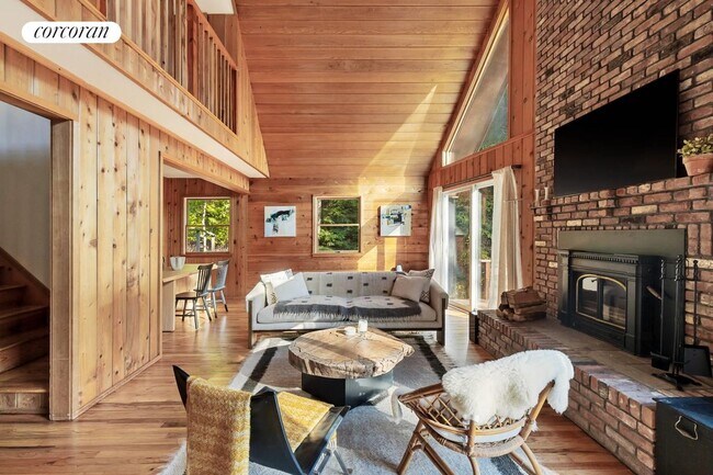 Photo - 83 3 Mile Harbor Dr