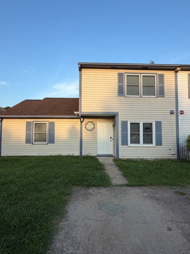 Photo - 1046 Commonwealth Pl