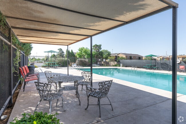 Piscina - The Meridian Apartments