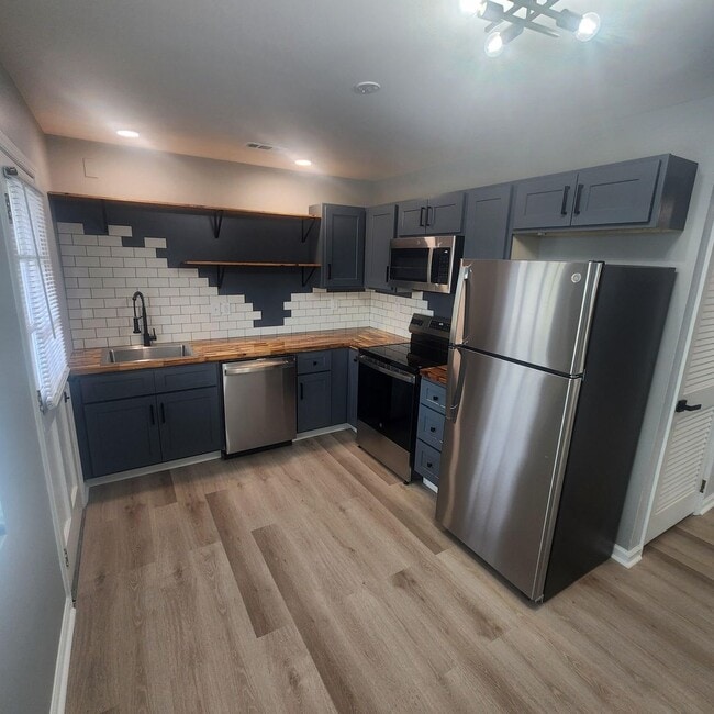 Photo - 108 Lindsay St Unit A