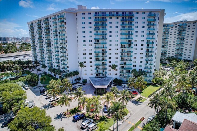 Building Photo - 19380 Collins Ave Unit 322 Rental