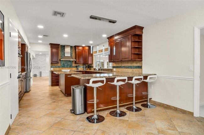 Photo - 2500 NE 199th St