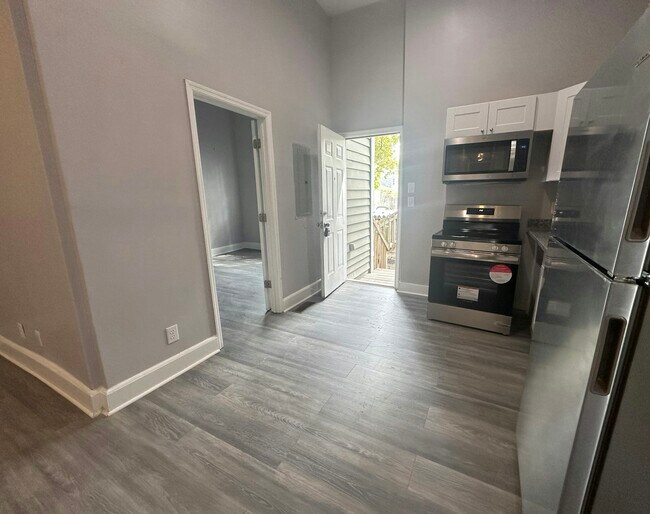 Photo - 313 E Henry St Unidad B