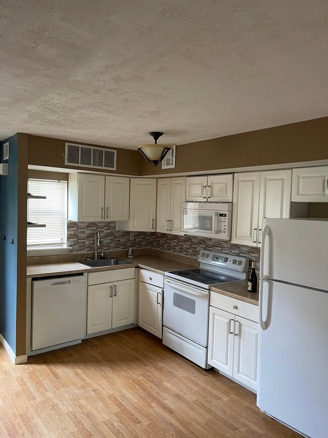 Photo - 2022 Valley Dr Unit 1