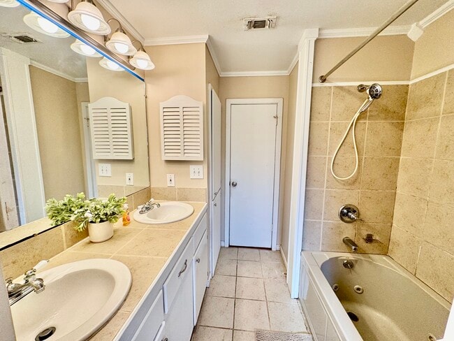 Photo - 1134 Rowland Rd