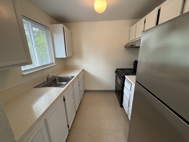 Photo - 2-bedroom / 1-bath, Near Transportation