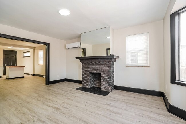 Photo - 98-100 N Hague Ave Unit 98