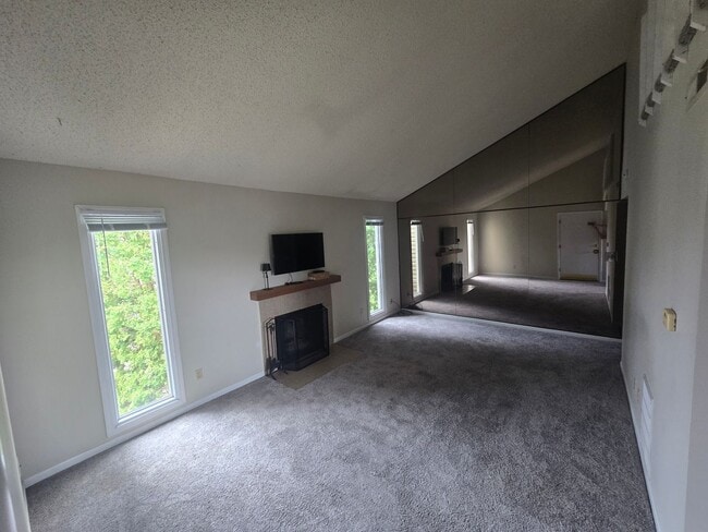 Building Photo - Gorgeous 2 Bedroom Rental