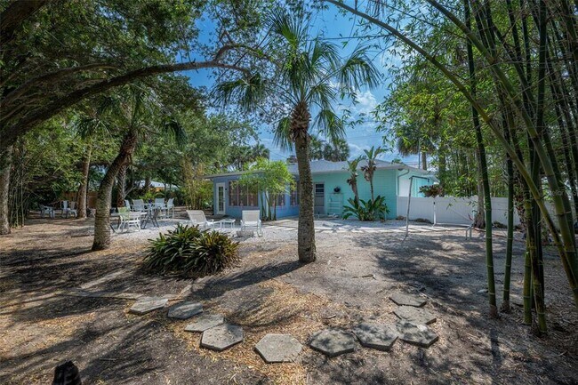 705 N Peninsula Ave