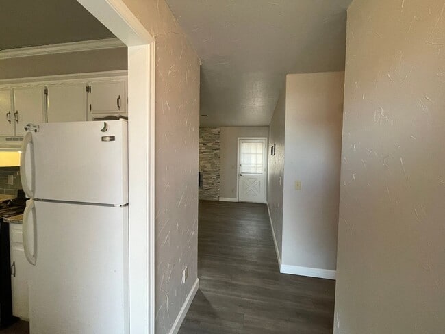 Photo - 2 Bed Duplex OKC- Move in Deposit-Free! (If Qualified)