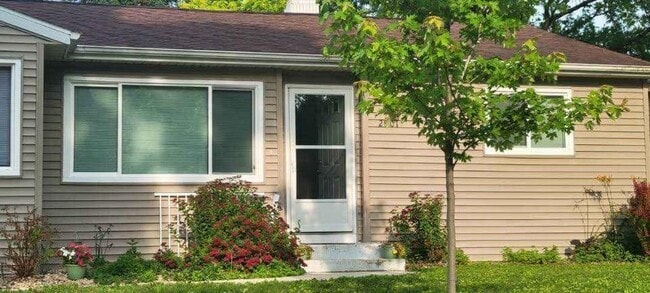 Photo - 2801 Victoria Ln