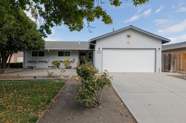 Building Photo - SANTA CLARA - tastefully updated throughou...