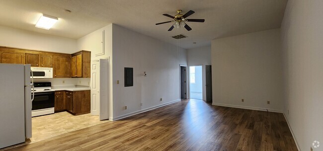Building Photo - 10 W Front St Unit #B Rental