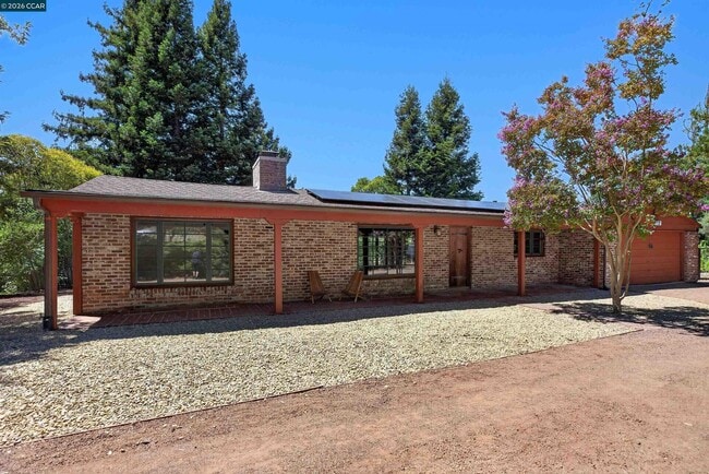 Photo - 755 Glenside Dr