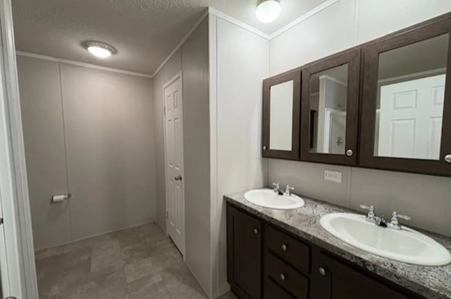 Photo - 105 Nicole Ct