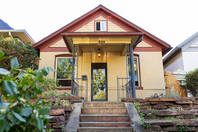 Building Photo - 825 Elati St