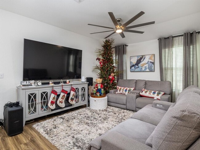 Photo - 210 Escondido Cir