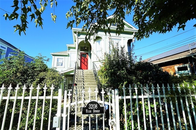 Building Photo - 3208 Ellis St Unit B