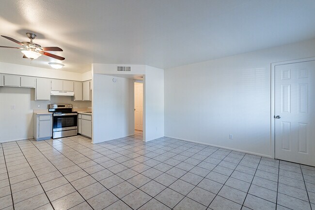 501 E Quail Ave Unit 2