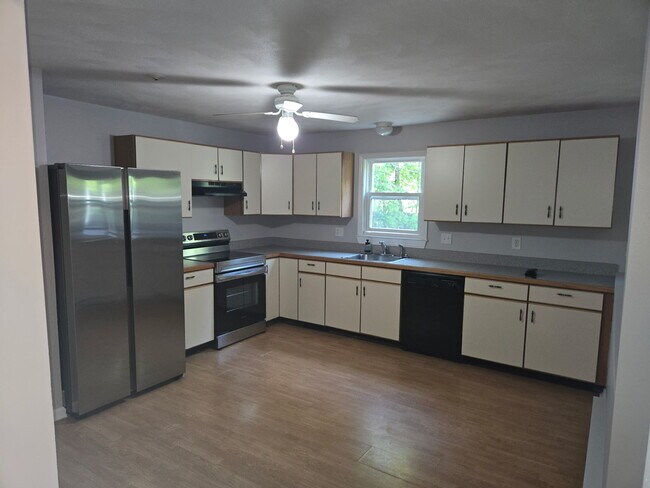Building Photo - 641 S Washington St Unit 6