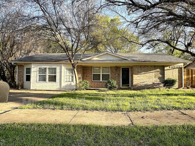 Building Photo - 218 Kansas St