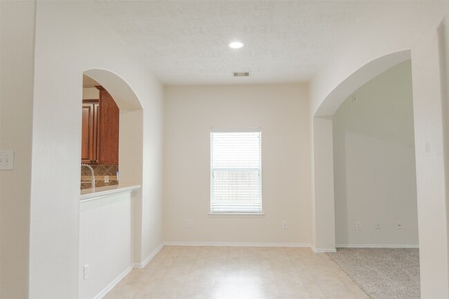 Building Photo - 1902 Vernal Glen Cir