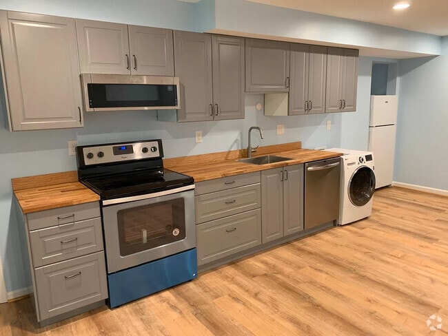 Building Photo - 8507 Wolftrap Rd Unit Vienna Rental