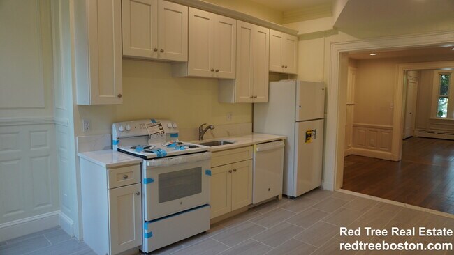 1712 Beacon St Unit 1