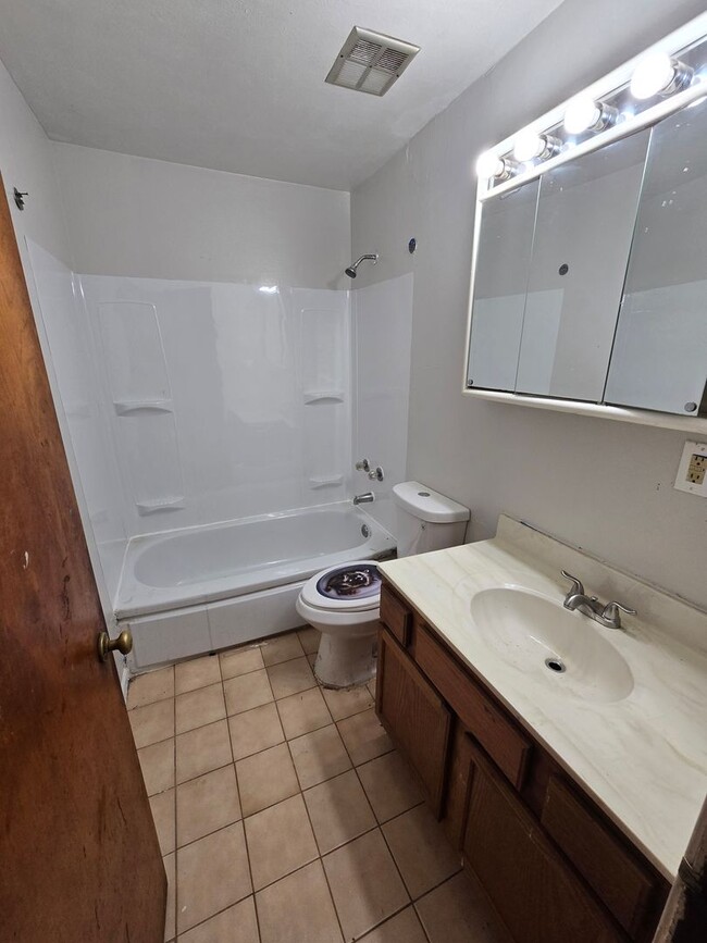 Photo - 1205 Williams St