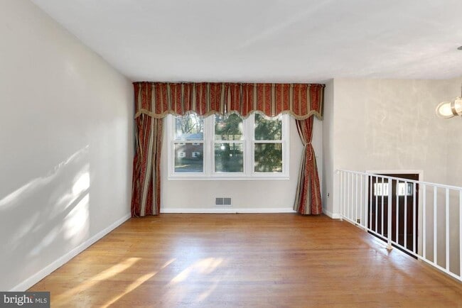 Photo - 2032 Greenwich St