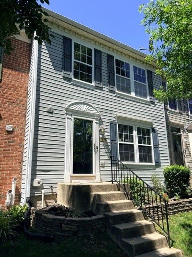 Building Photo - 2 Bedroom Garage Townhouse in Cromwell Fountain, Glen Burnie