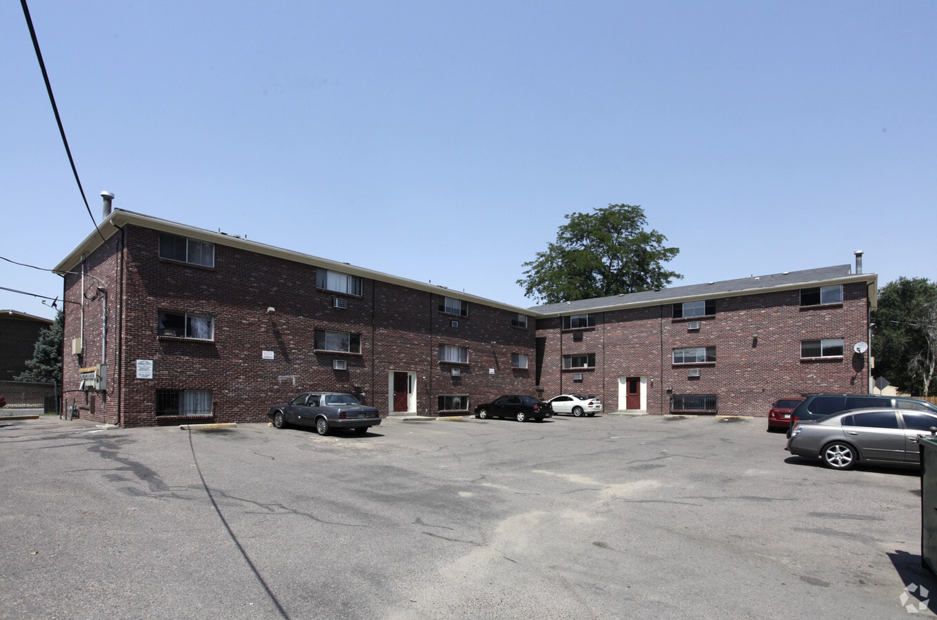 Primary Photo - 1666 Alton St