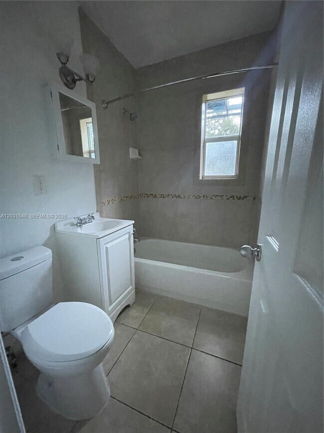 Photo - 420 SW 25th Ave