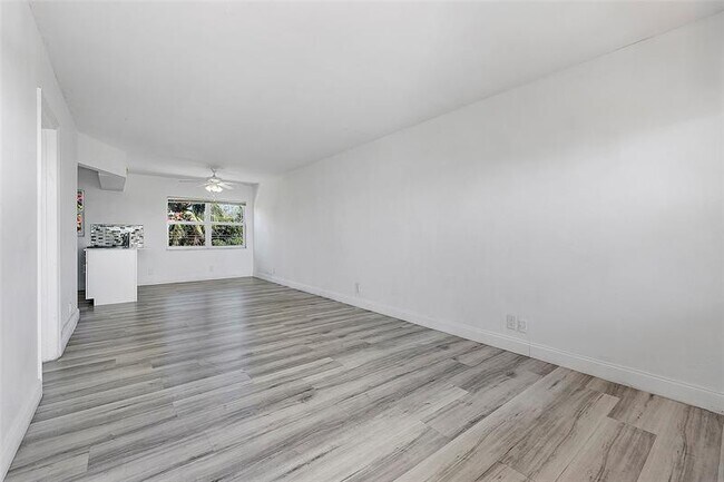 Photo - 1100 NE 9th Ave Unidad 302