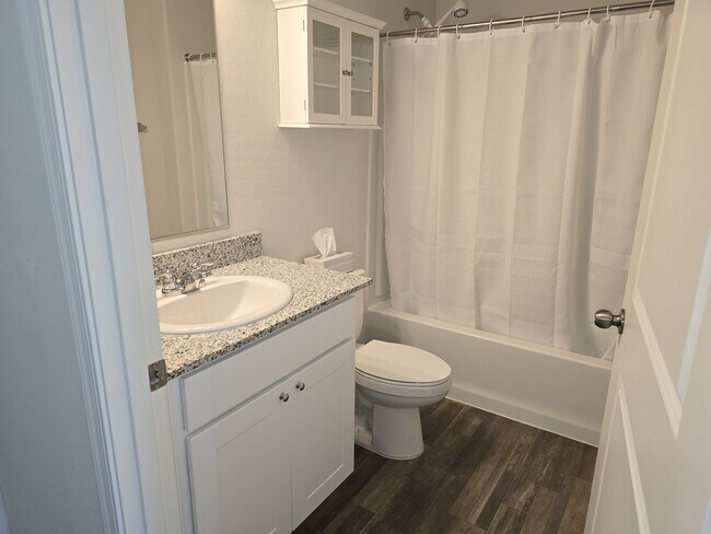 Photo - 40 W Cottonwood Ln