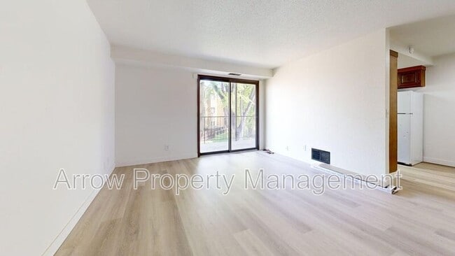 Building Photo - 207 E Arbor Ave