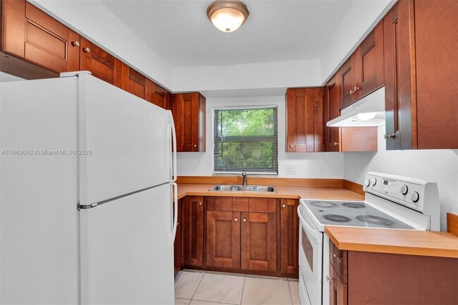 Building Photo - 1451 NW 19th St Unit 2