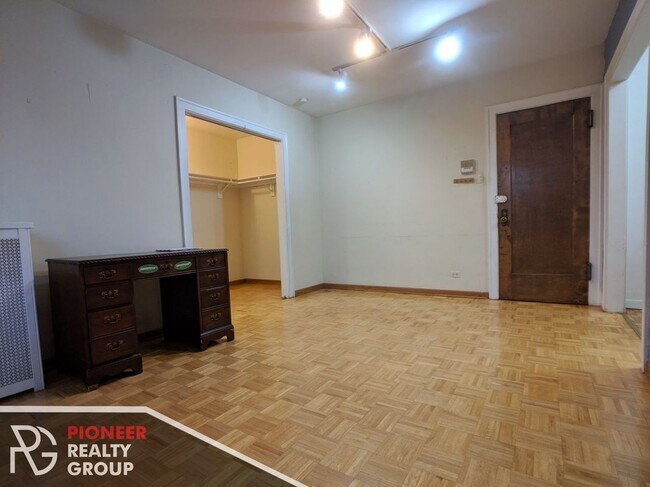 Photo - 739 W Belmont Ave Unit 203