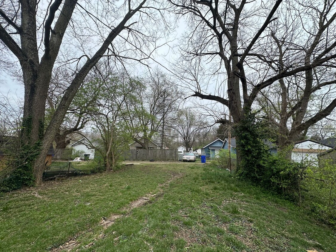 CHARMING, 1 BEDROOM UPPPER LEVEL DUPLEX - CHARMING, 1 BEDROOM UPPPER LEVEL DUPLEX