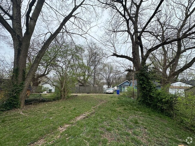 Building Photo - CHARMING, 1 BEDROOM UPPPER LEVEL DUPLEX Rental