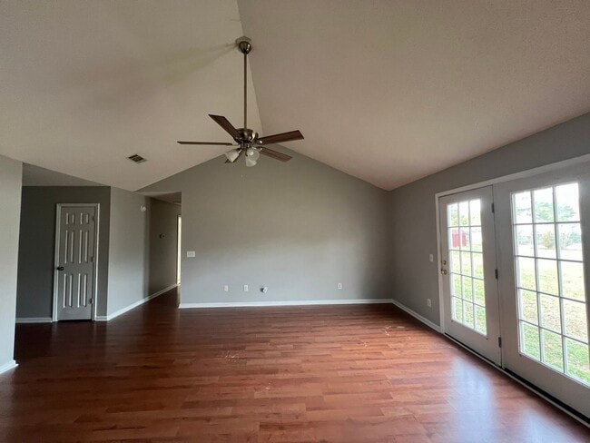 Photo - 705 Ogeechee Dr E