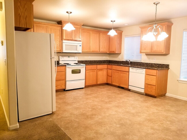 Photo - CLEAN, MODERN, DOWNSTAIRS APARTMENT