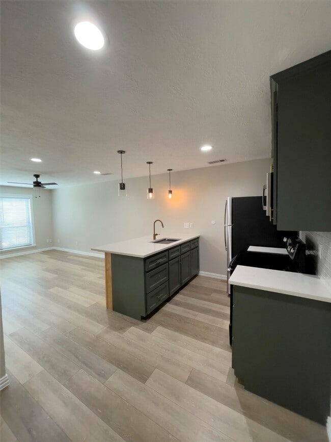 Building Photo - 8801 Hammerly Blvd Unit 1907 Rental