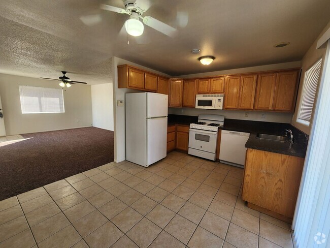 Building Photo - Spacious 3 Bedroom 2 Bathroom available now! Rental