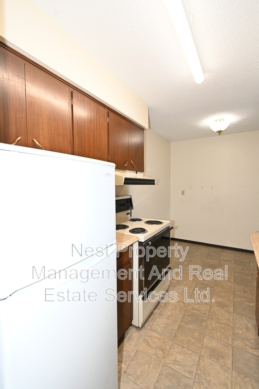 Photo - 879 Johnson St