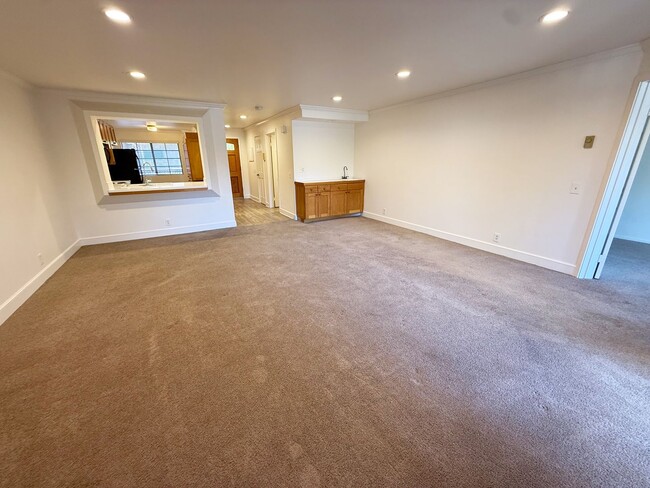 Photo - Spacious 2 Bed / 2 Bath Condo in Prime UTC/La Jolla Location! Unit 214
