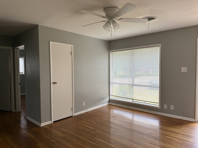 Photo - 1409 Metropolitan Dr