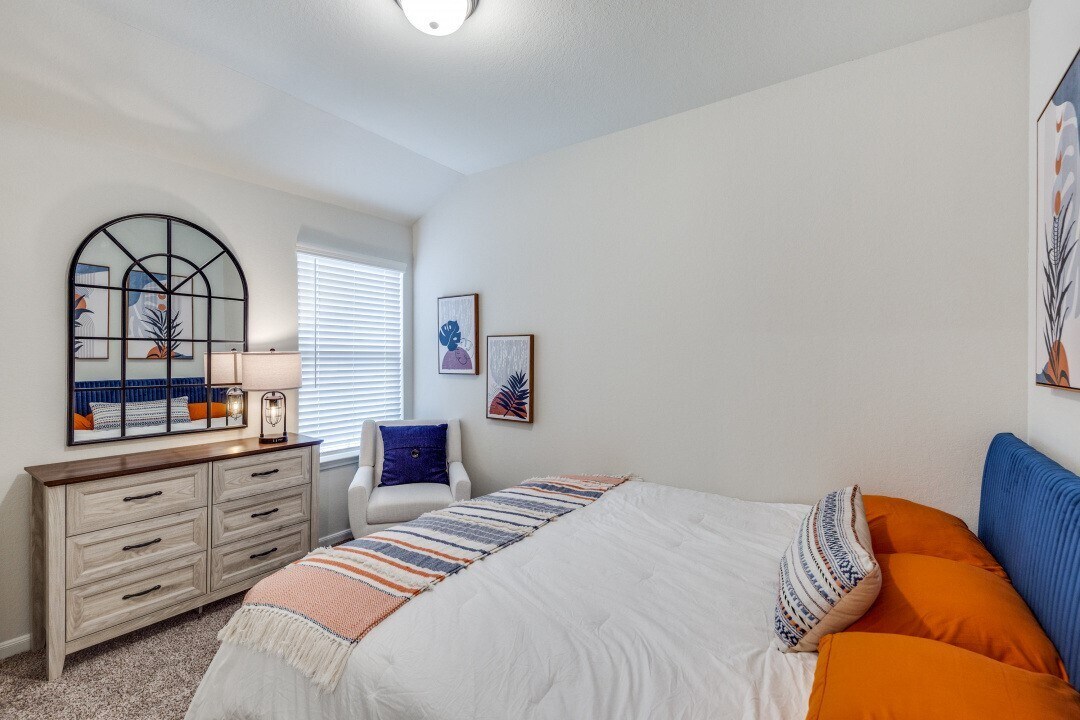 Photo - 13814 Enzo Gate